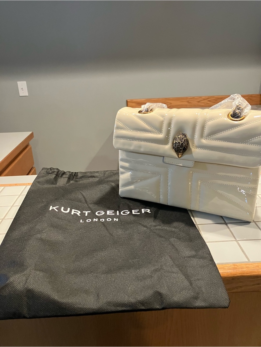 Kurt Geiger Cream Patent Quilted Shoulder Bag with Kensington NWT - Picture 2 of 7
